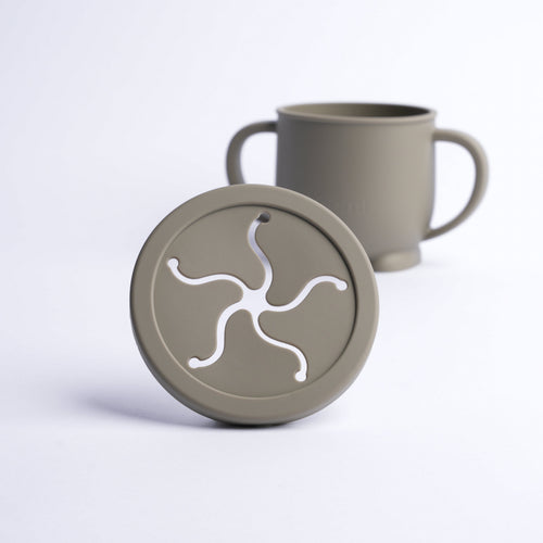 Green mug with matching lid on a white background